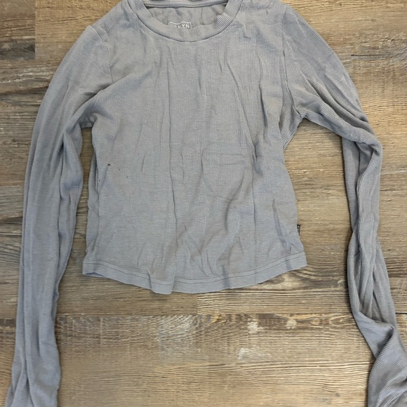 Cute long sleeves!! No damage, never worn - Picture 3 of 3